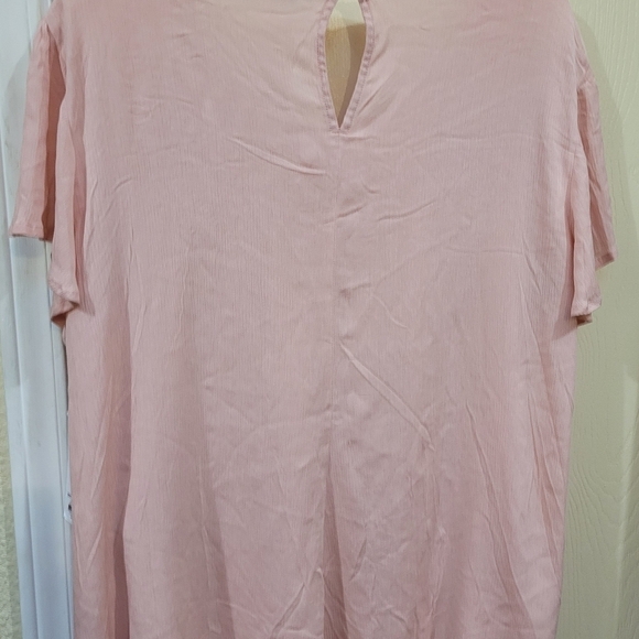 Nwt Shell pink flutter sleeve blouse - Picture 4 of 4